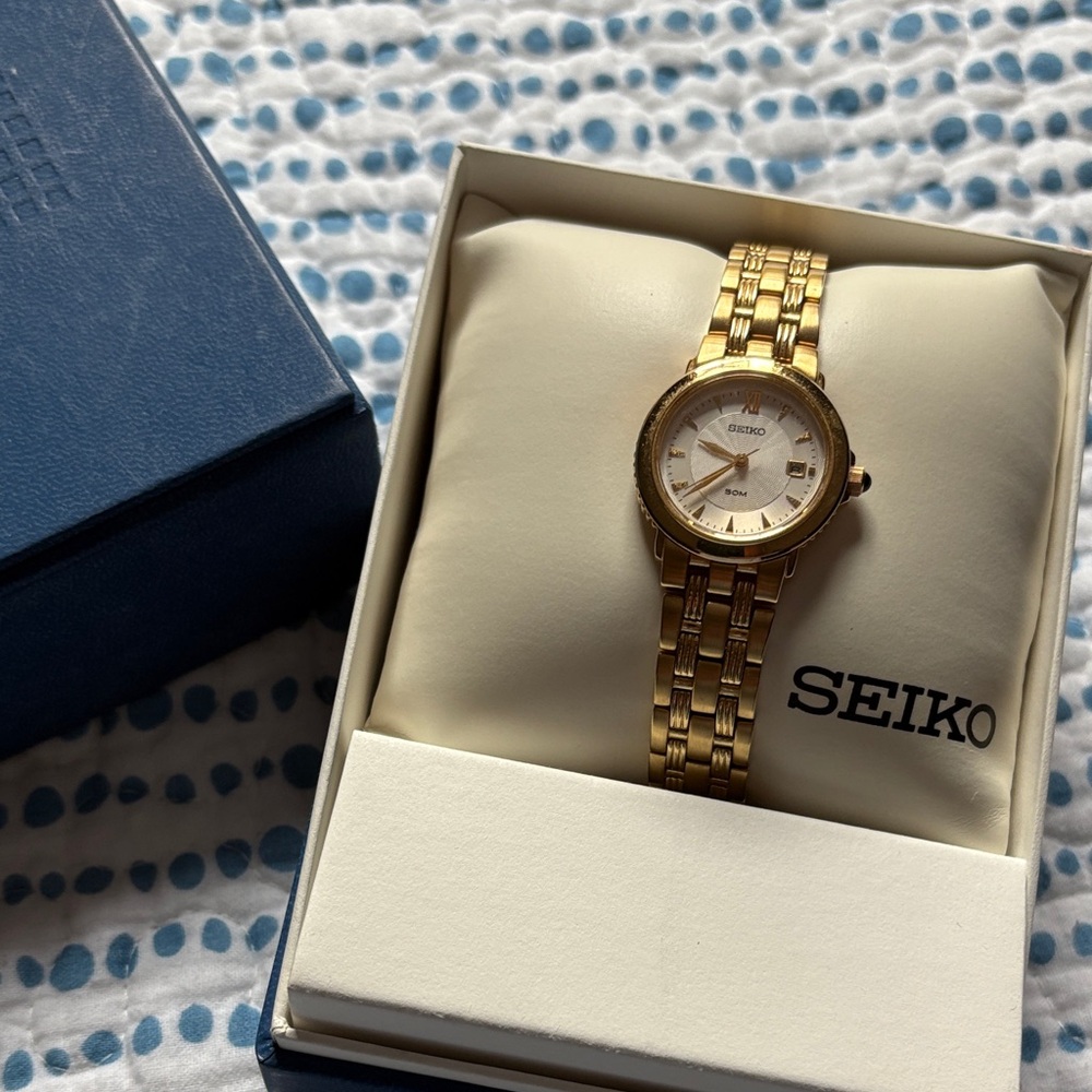 Seiko Gold-Tone Women's classic wristwatch
